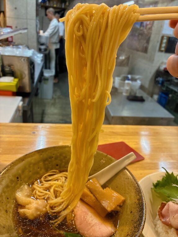 少しやわらかめで、ツルッとした喉越しの自家製麺。