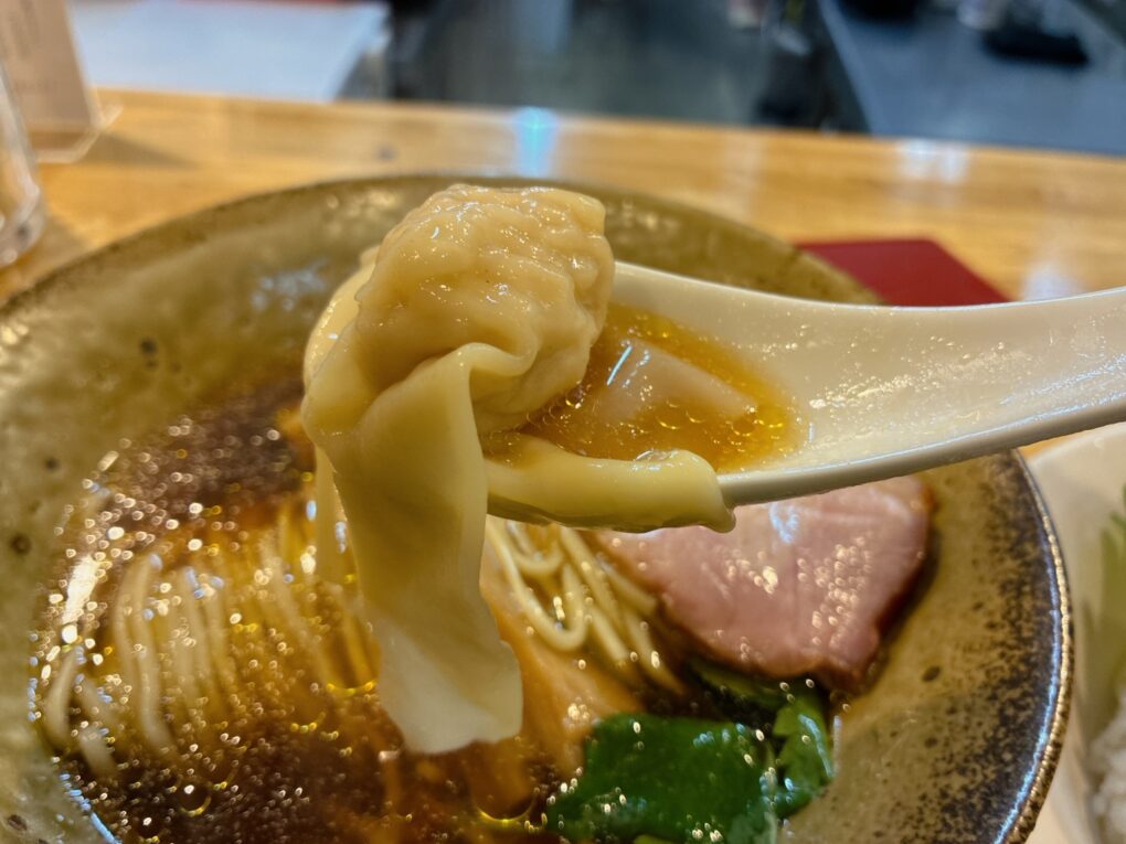 店主のご厚意で、今回サービスしていただいたワンタン。